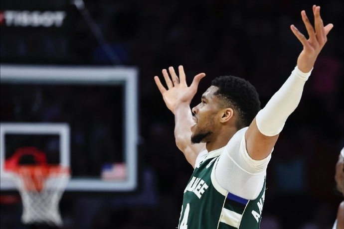 字母哥坚守密尔沃基：短期内无意离队开启新征程