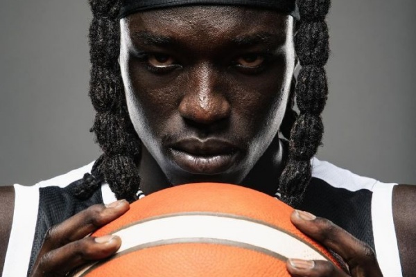 进攻迷失！前NBA球员加布里埃尔单场15投仅3中，正负值-23创生涯耻辱